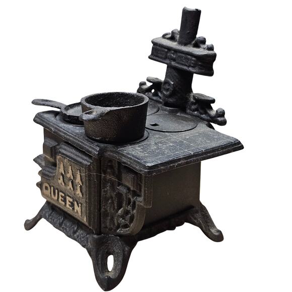 Vintage Queen Cast Iron Child's Toy Salesman Sample Stove Fry Pan Sauce Pan - Picture 2 of 11